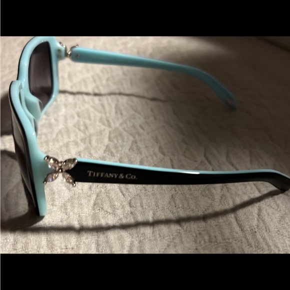 Beautiful pair of Tiffany & Company sunglasses new without tags - Picture 4 of 8